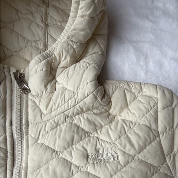 North Face Women's ThermoBall Insulated Parka
Quilted Thermal Ball Jacket - Picture 4 of 8